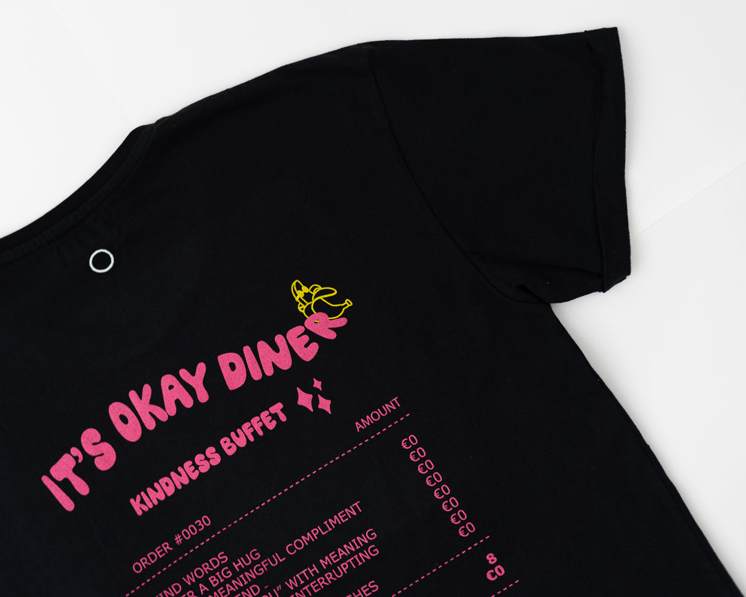 It's okay diner ti - it costs nothing to be kind. This tee will give you confidence and strength. Organic cotton, exclusive design made in Portugal, screen printed. (Pt. t-shirts algodão orgânico com serigrafia. produzida em portugal. design exclusivo. Esta t-shirts transmite confiança e força a quem a utiliza.