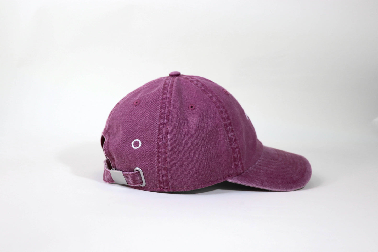 it's okay raspberry cap, burgundy cap made with 100% cotton, embroidered. it's okay to be exactly who you are. From Portugal with love. Boné de pala bege de algodão bordado em Portugal.it's okay stone cap, beige cap made with 100% cotton, embroidered. it's okay to be exactly who you are. From Portugal with love. Boné de pala bordeaux de algodão bordado em Portugal.