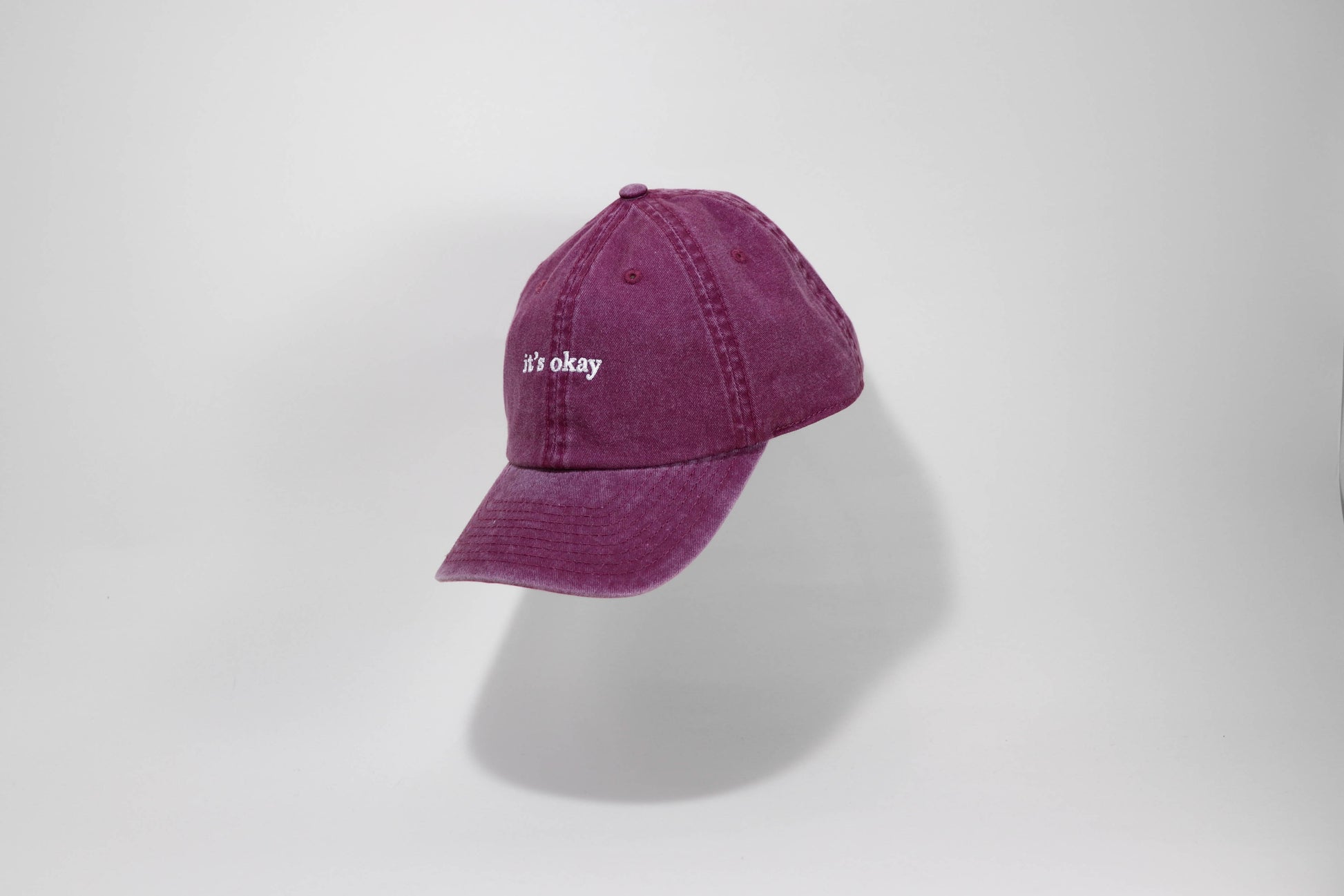 it's okay raspberry cap, burgundy cap made with 100% cotton, embroidered. it's okay to be exactly who you are. From Portugal with love. Boné de pala bege de algodão bordado em Portugal.it's okay stone cap, beige cap made with 100% cotton, embroidered. it's okay to be exactly who you are. From Portugal with love. Boné de pala bordeaux de algodão bordado em Portugal.