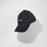 Blackberry cap, 100% cotton, embroidered. it's okay to be exactly who you are. From Portugal with love. Boné de pala preto, produzido em algodão bordado em Portugal. Blackberry cap, 100% cotton, embroidered. it's okay to be exactly who you are. From Portugal with love. Boné de pala preto, produzido em algodão bordado em Portugal. 