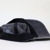 Blackberry cap, 100% cotton, embroidered. it's okay to be exactly who you are. From Portugal with love. Blackberry cap, 100% cotton, embroidered. it's okay to be exactly who you are. From Portugal with love. Boné de pala preto, produzido em algodão bordado em Portugal. 