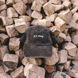 Blackberry cap, 100% cotton, embroidered. it's okay to be exactly who you are. From Portugal with love. Blackberry cap, 100% cotton, embroidered. it's okay to be exactly who you are. From Portugal with love. Boné de pala preto, produzido em algodão bordado em Portugal. 