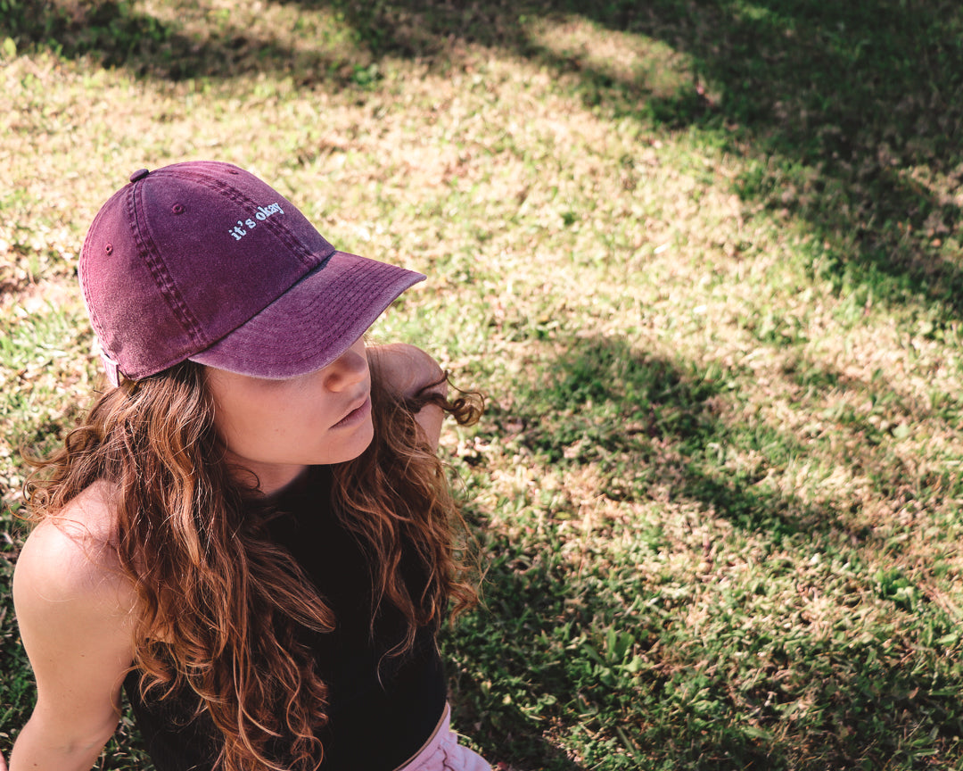 it's okay raspberry cap, burgundy cap made with 100% cotton, embroidered. it's okay to be exactly who you are. From Portugal with love. Boné de pala bege de algodão bordado em Portugal.it's okay stone cap, beige cap made with 100% cotton, embroidered. it's okay to be exactly who you are. From Portugal with love. Boné de pala bordeaux de algodão bordado em Portugal.