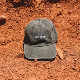 Leaf cap, 100% cotton, embroidered, green cap. it's okay to be exactly who you are. From Portugal with love. (Photography Cap on red sand in the sun).  Boné de pala verde de algodão bordado em Portugal.